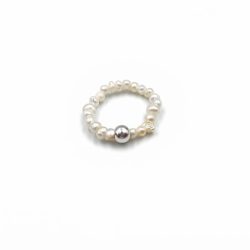 Anillo elástico con perlas de rio