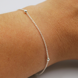 Pulsera delgada de plata