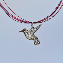 Dije de plata con forma de colibri