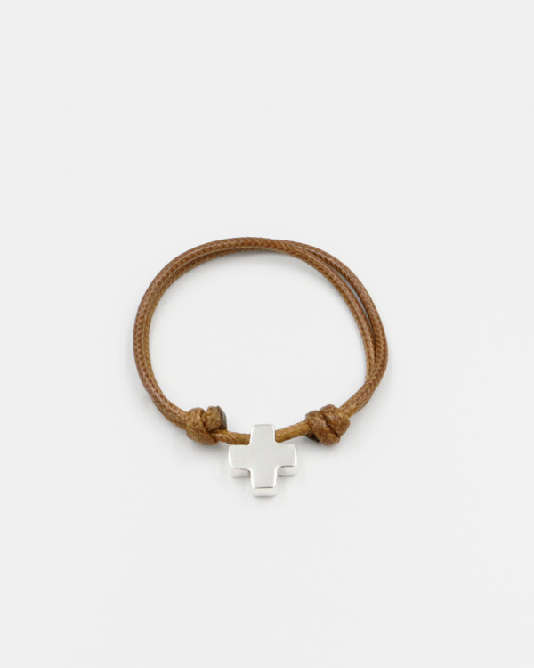Pulsera de caucho con cruz de plata
