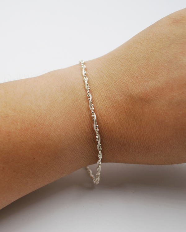 Pulsera torneada con plata lisa