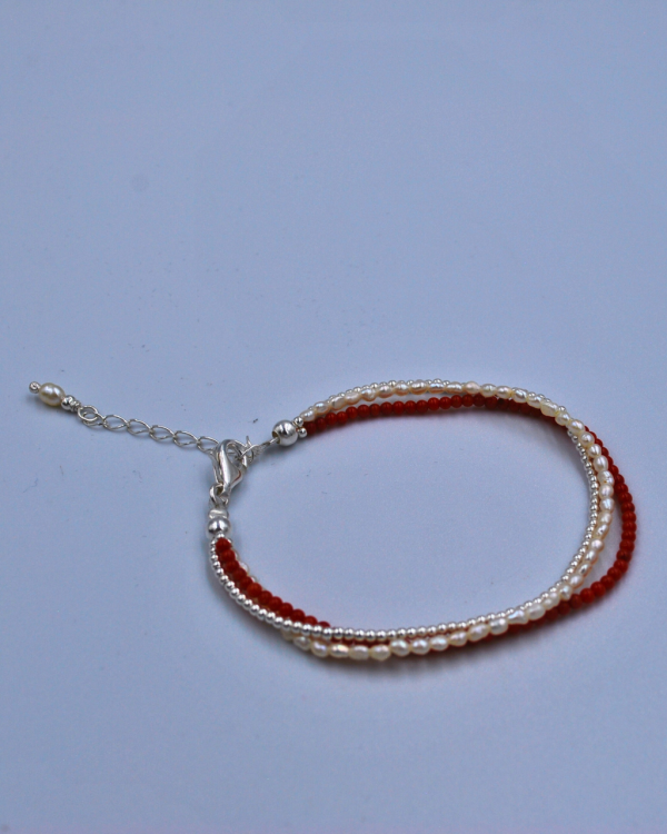 Pulsera 2 hilos plata y un hilo coral - Imagen 2
