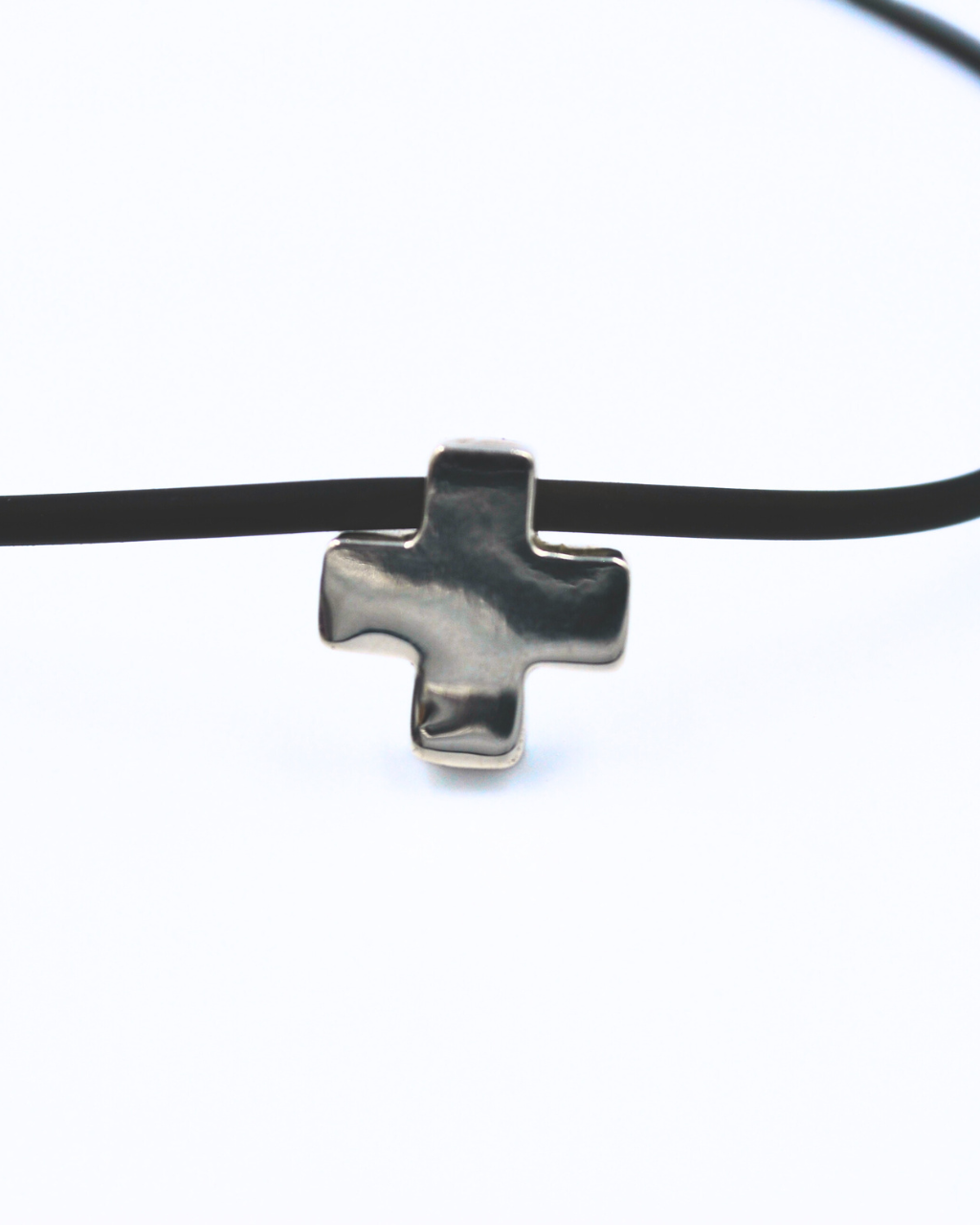 Cruz de plata con cadena de caucho - Imagen 8
