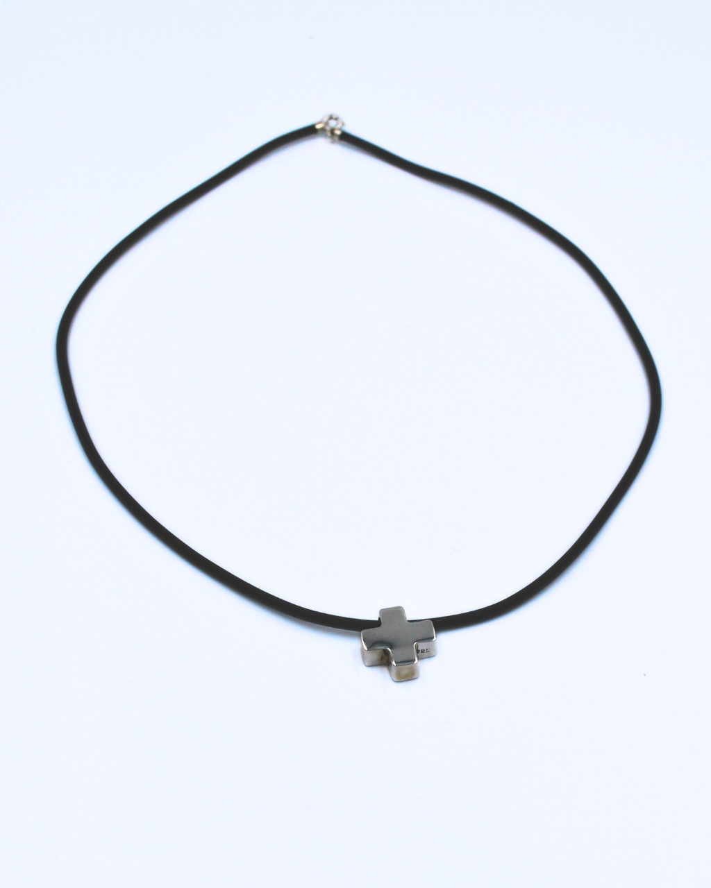 Cruz de plata con cadena de caucho - Imagen 9